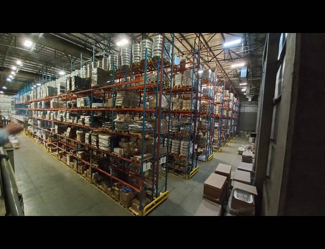 12,400M² WAREHOUSE TO LET IN JET PARK